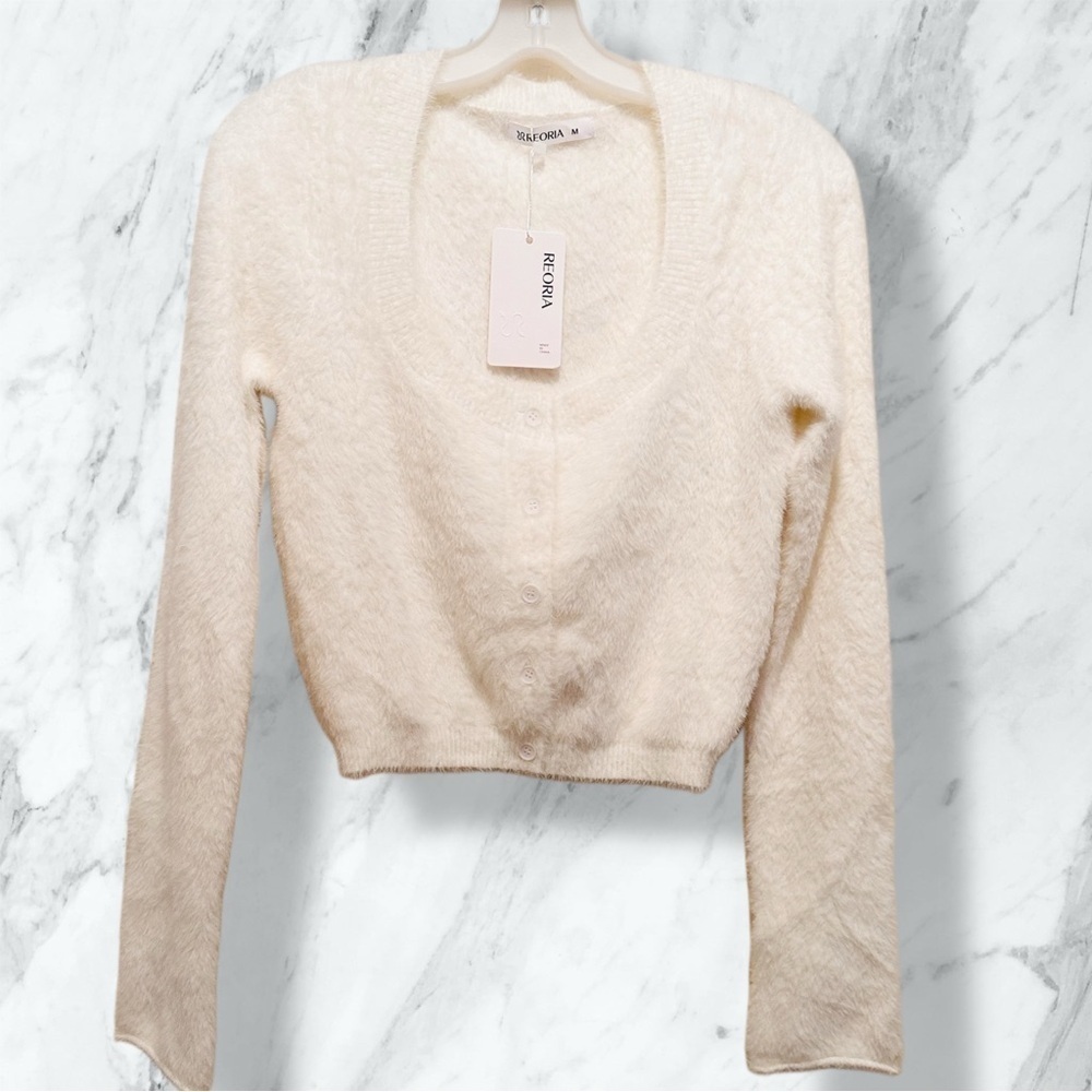 NWT Women’s Fuzzy Cropped Sweater Long Sleeved 5 Button Front White Size M